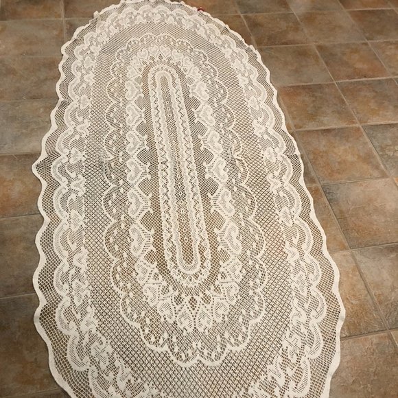 Elegant Cream Lace Table Runner - Picture 1 of 3